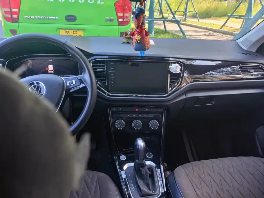 Volkswagen T-Roc — миниатюра 12
