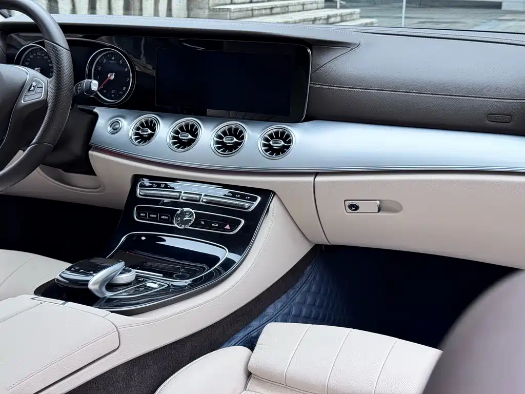 Mercedes-Benz E-Class (Import) — миниатюра 10