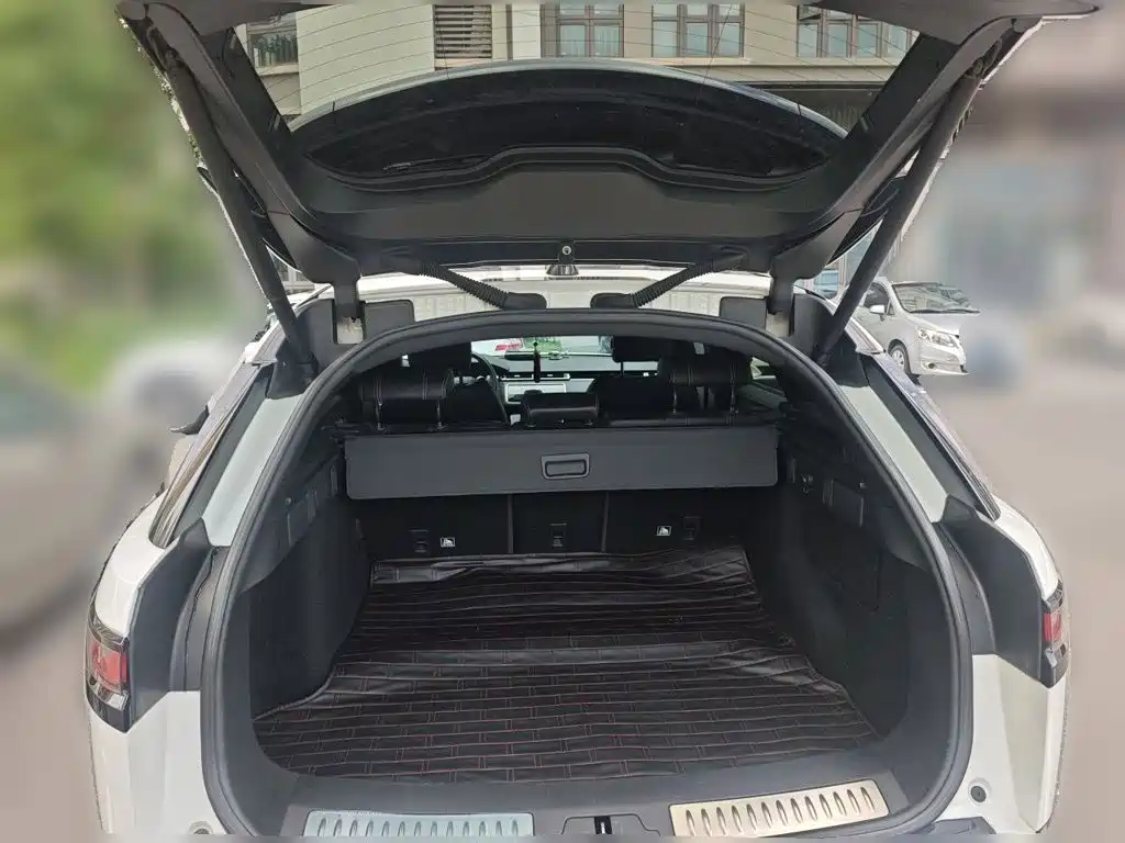 Land Rover Velar — миниатюра 15
