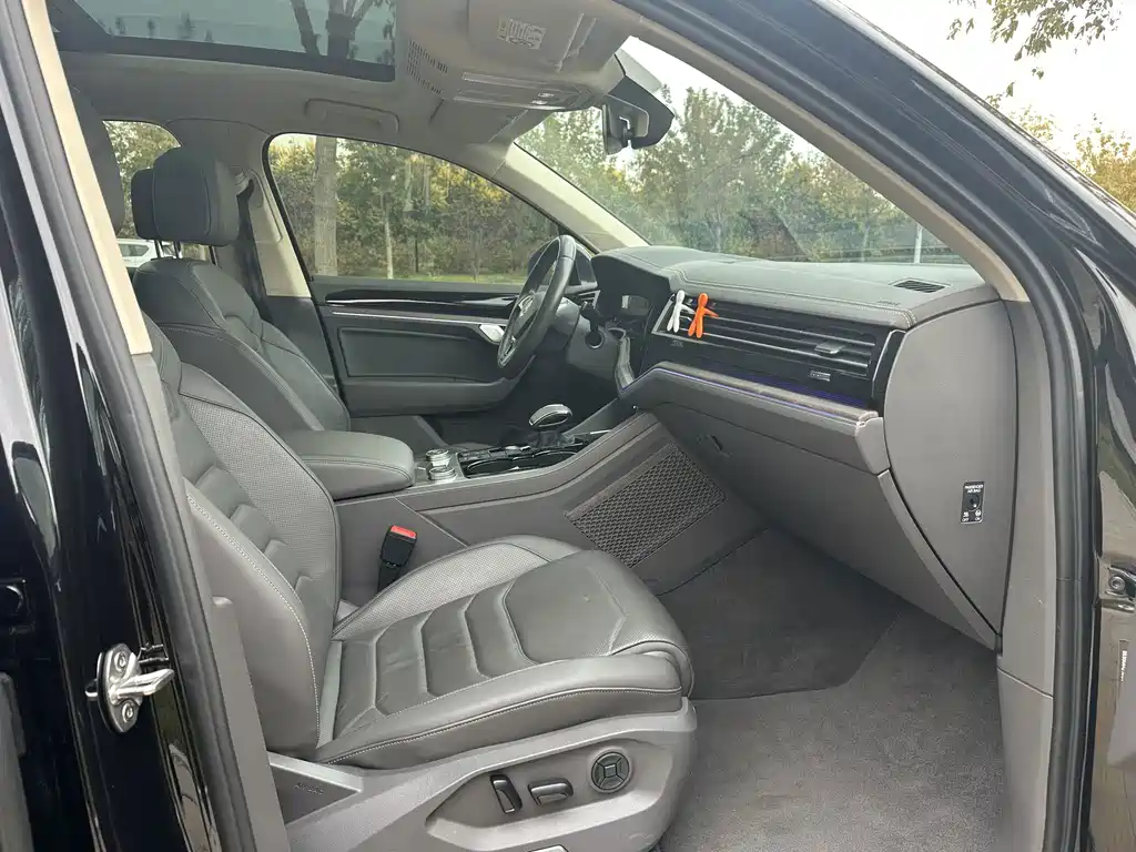 Volkswagen Touareg — миниатюра 10