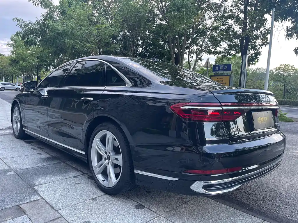 AUDI A8