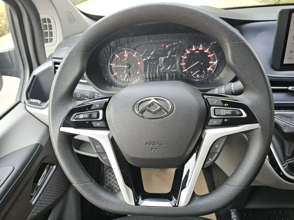 Maxus V70 — миниатюра 13