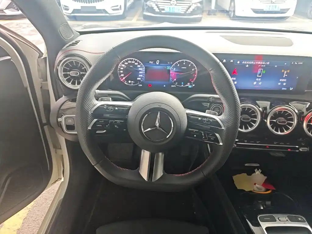 Mercedes-Benz A-Class — миниатюра 11