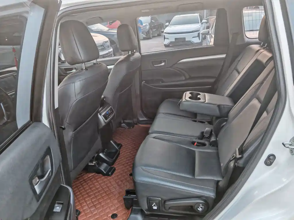 Toyota Highlander — миниатюра 6