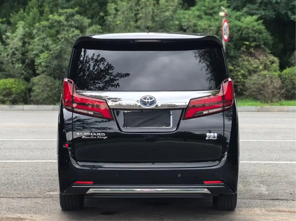 Toyota Alphard — миниатюра 5