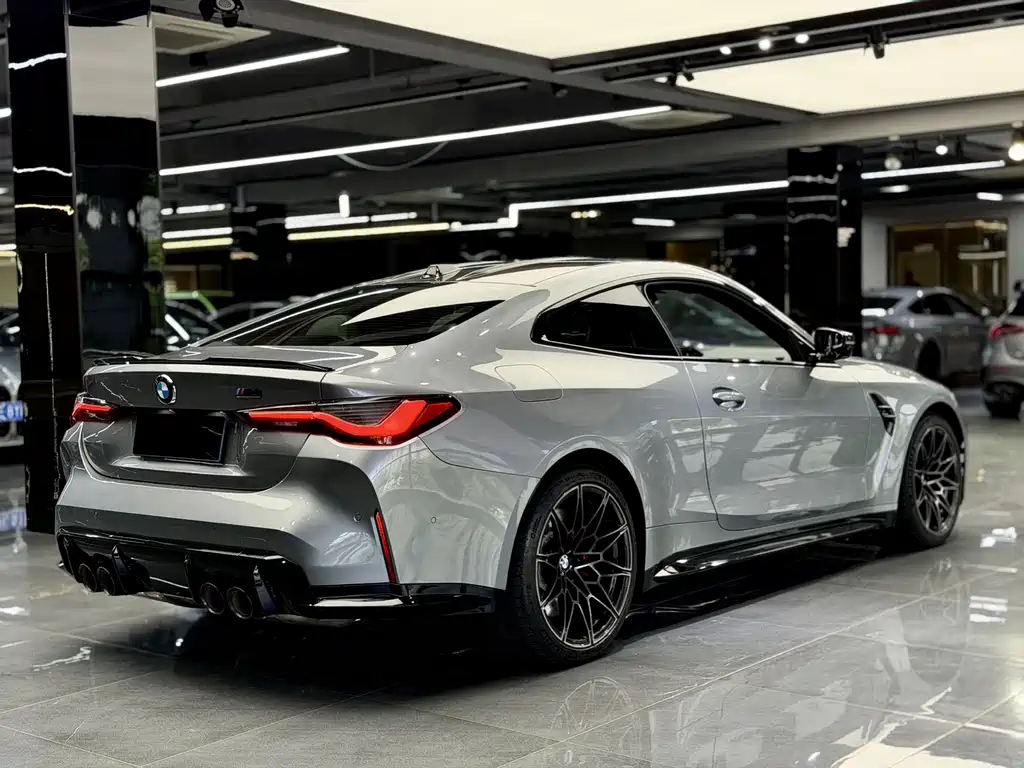 BMW M4 2023 M4