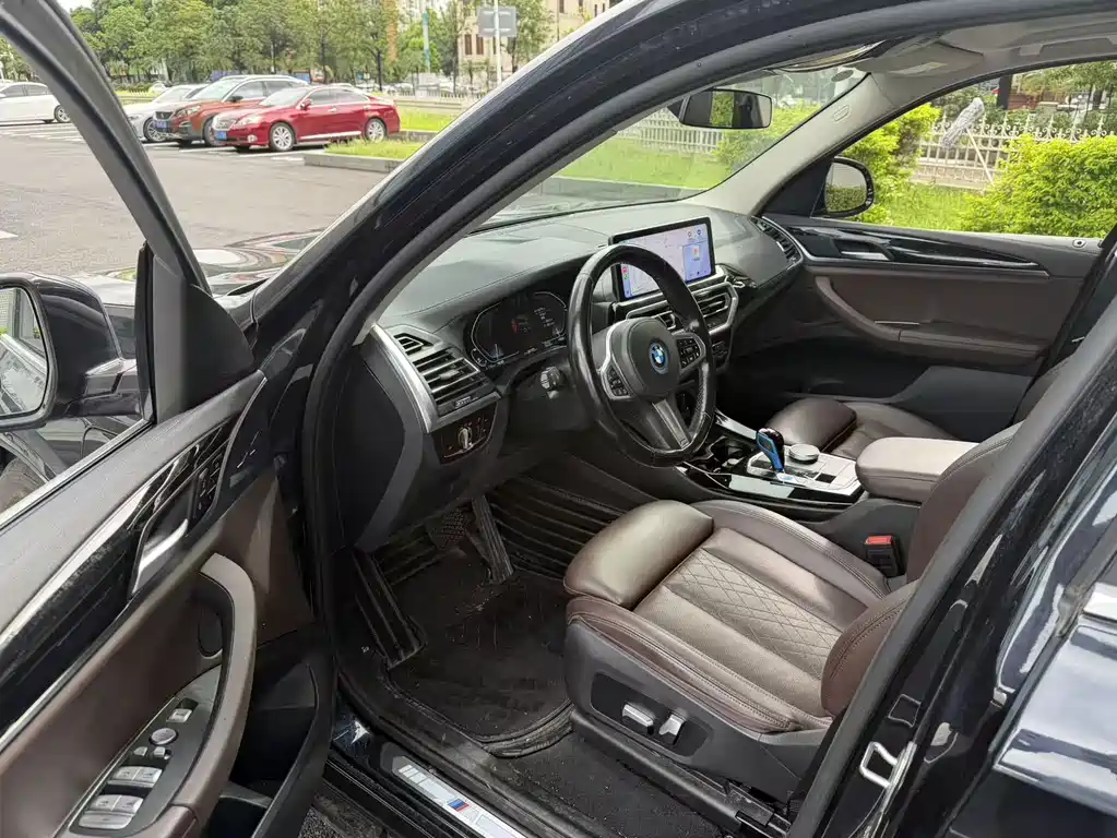 BMW iX3 — миниатюра 13