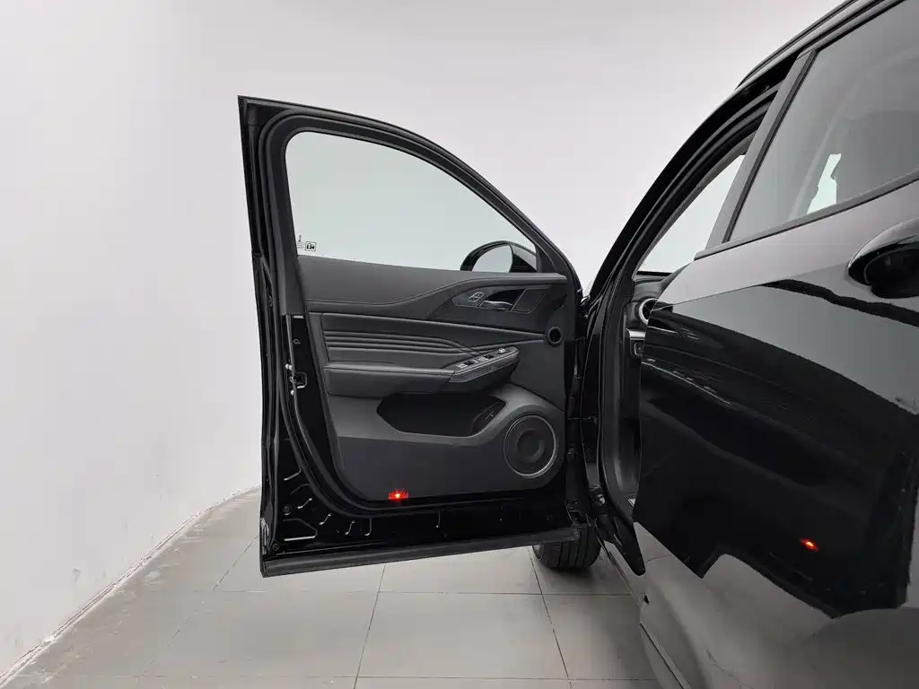 Wey Wey VV5 — миниатюра 8