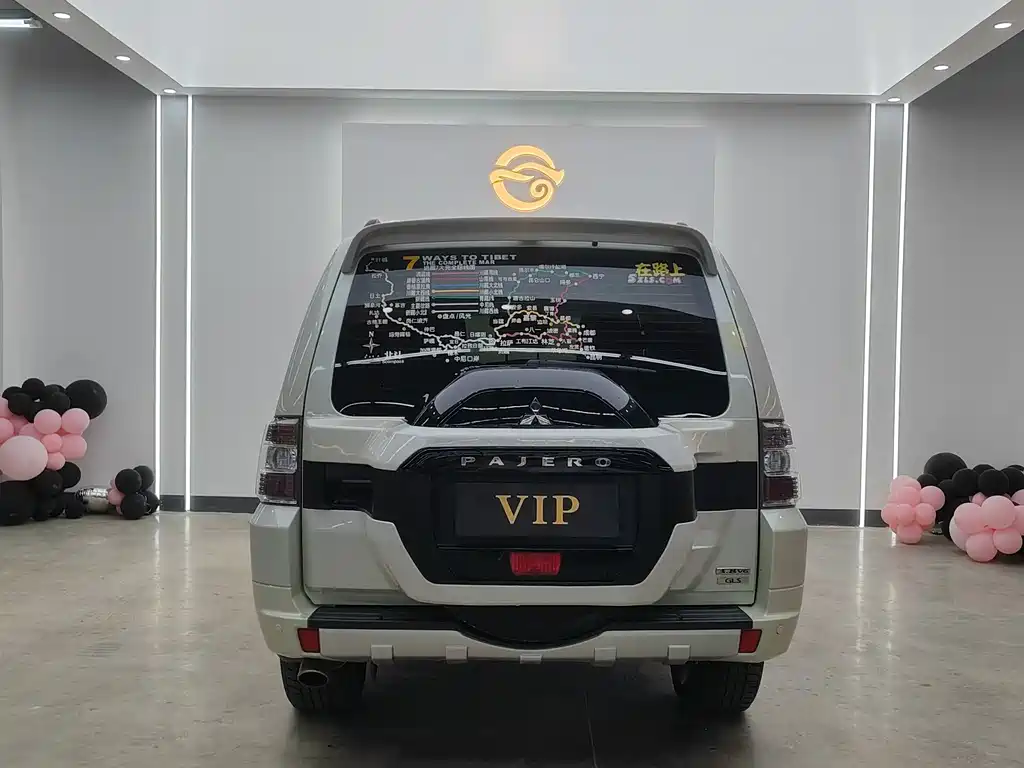 Mitsubishi Pajero (Import) — миниатюра 5
