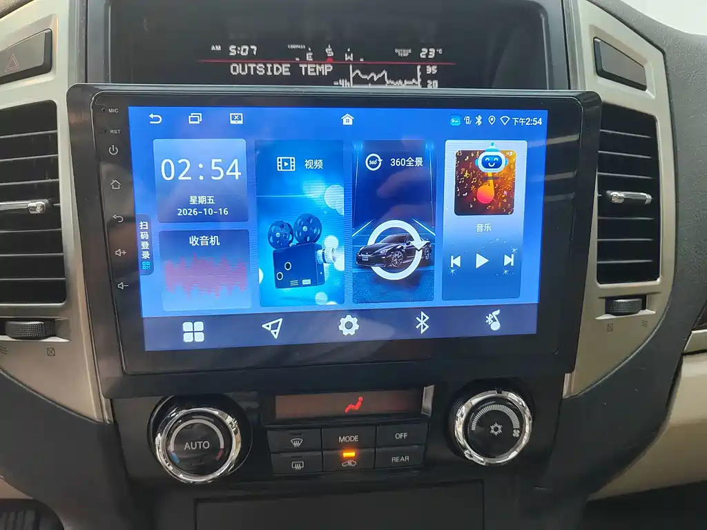 Mitsubishi Pajero (Import) — миниатюра 12