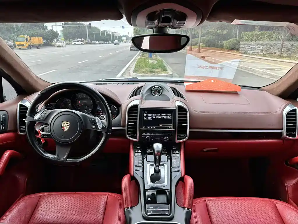 Porsche Cayenne — миниатюра 13