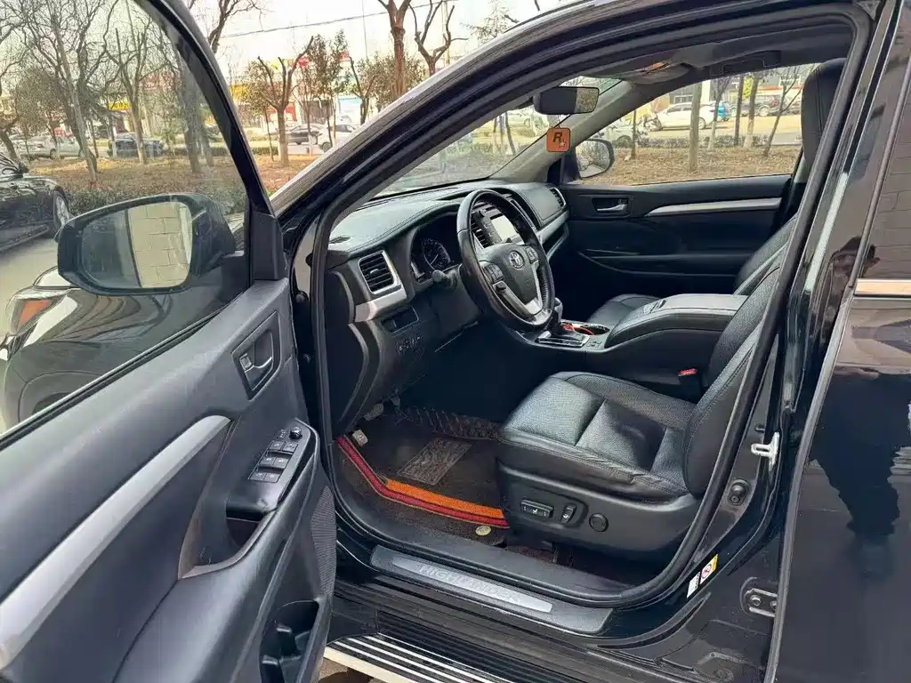 TOYOTA HIGHLANDER