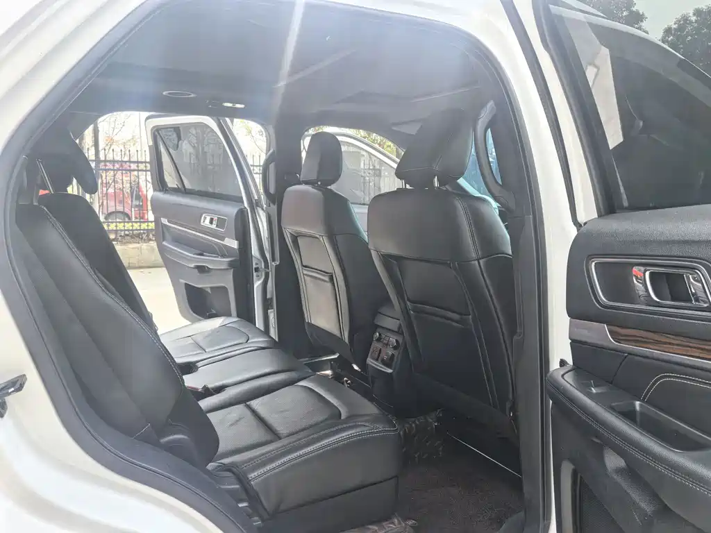 Ford Explorer (Import) - фото 19