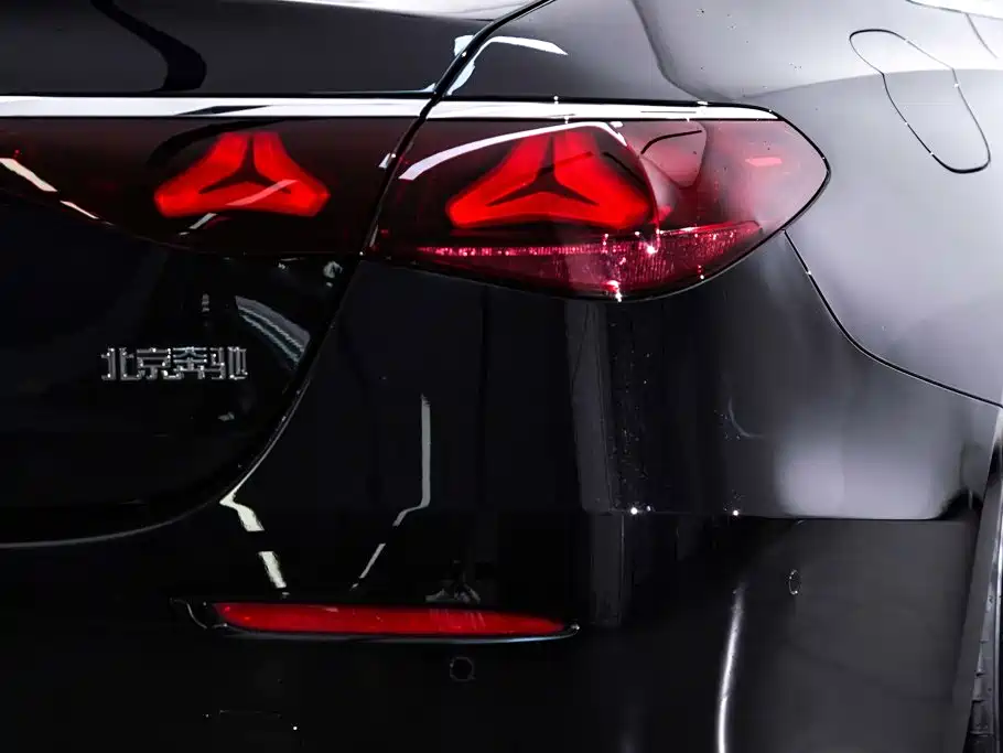 Mercedes-Benz E-Class — миниатюра 11