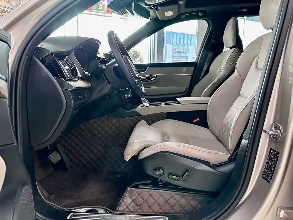 Volvo XC90 — миниатюра 7
