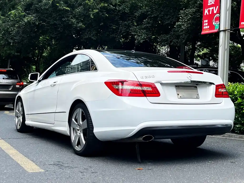 Mercedes-Benz E-Class E 2012 E 200 CGI Coupe
