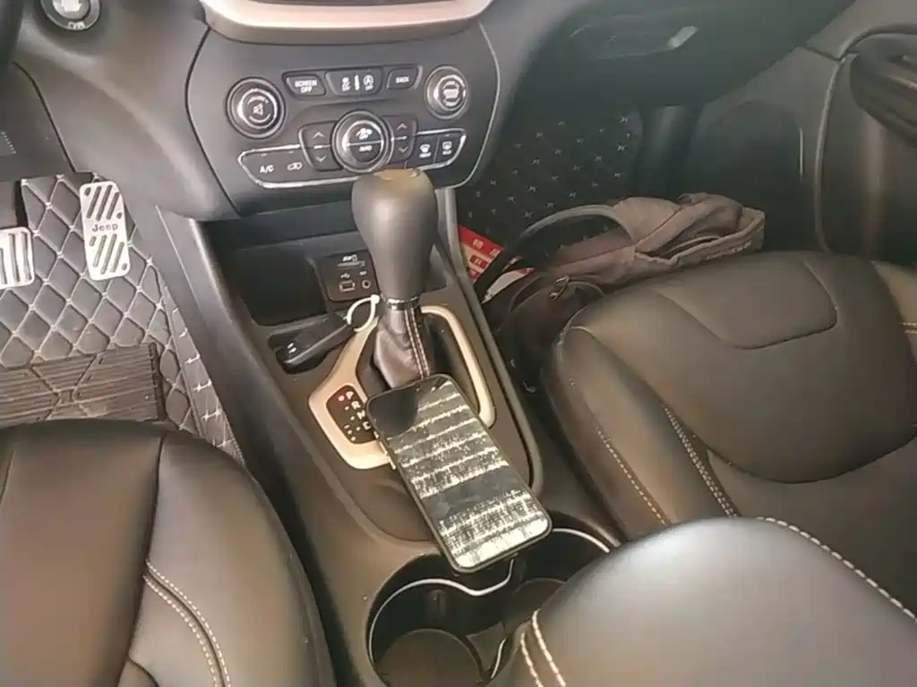Jeep Cherokee — миниатюра 14