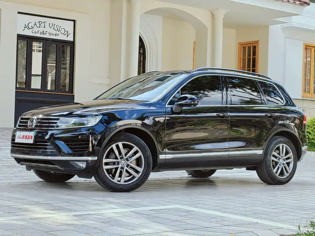 VOLKSWAGEN TOUAREG