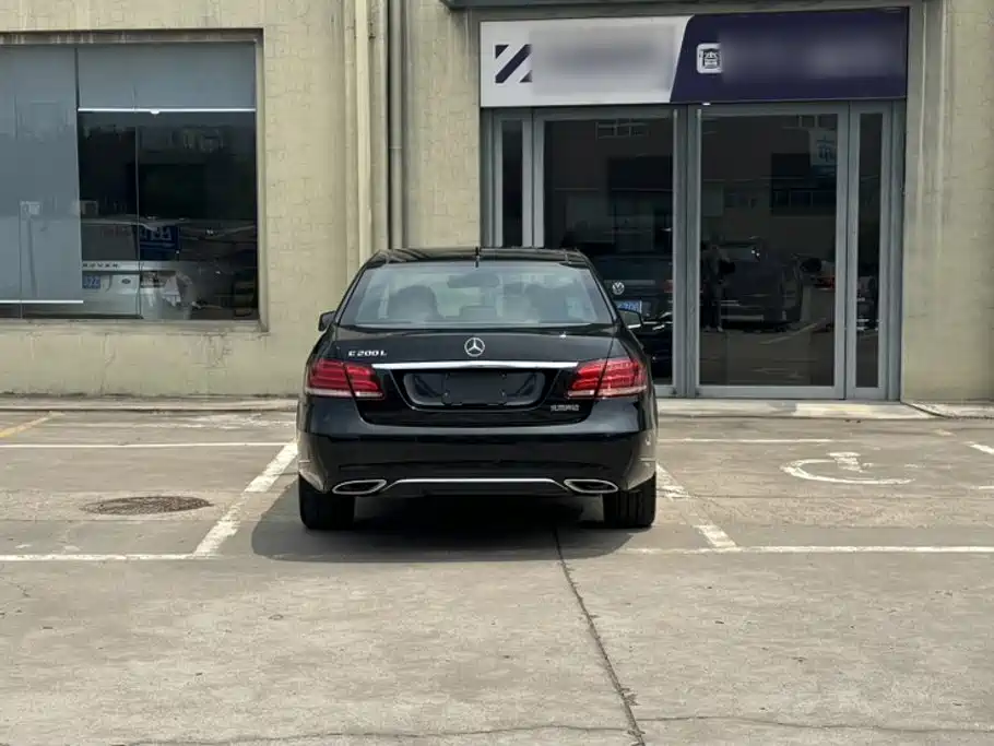 Mercedes-Benz E-Class — миниатюра 9