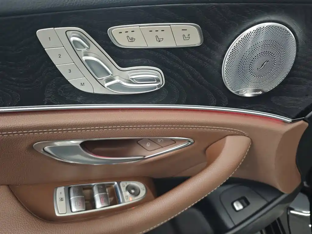 Mercedes-Benz E-Class — миниатюра 16
