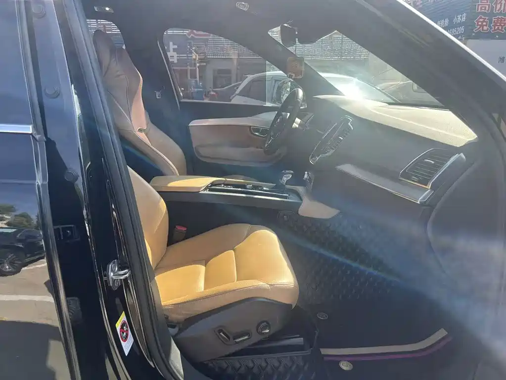 Volvo XC90 — миниатюра 8