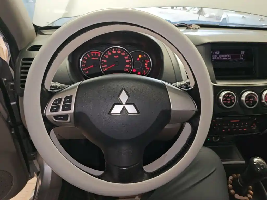 Mitsubishi Pajero Sport — миниатюра 11