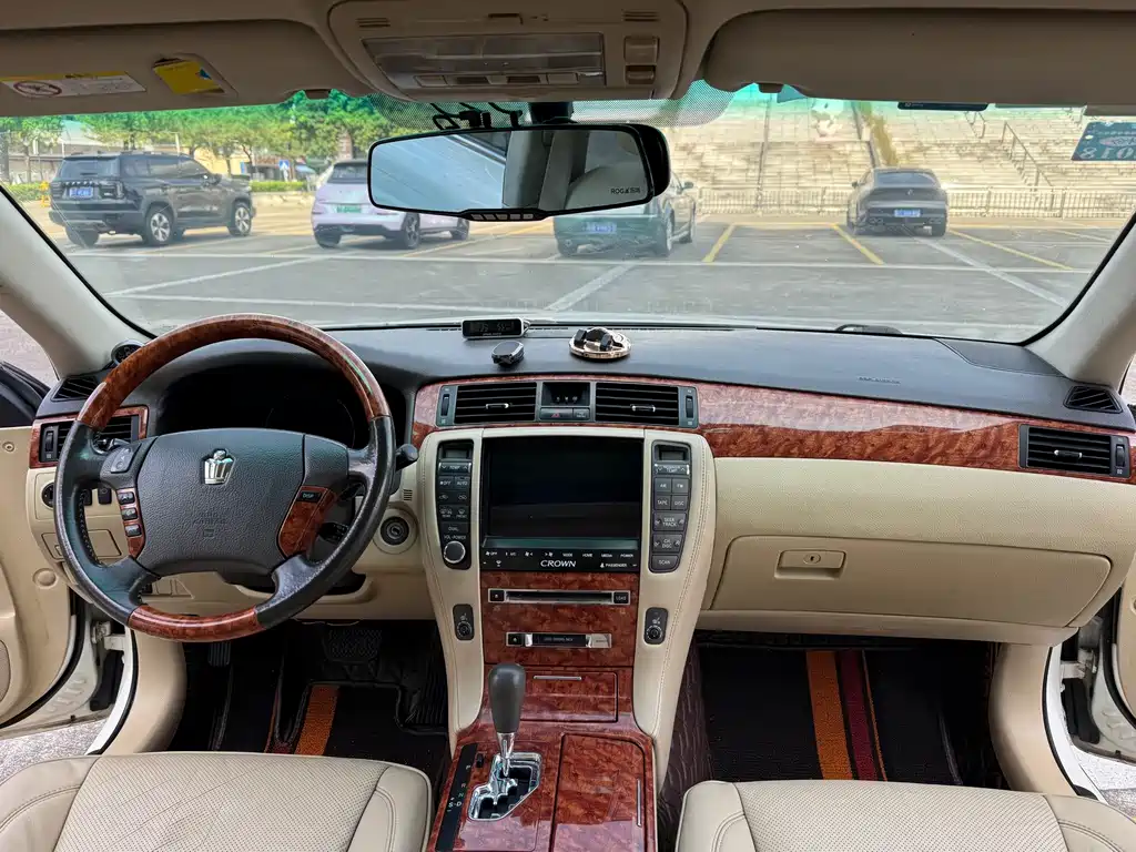 Toyota Crown — миниатюра 16