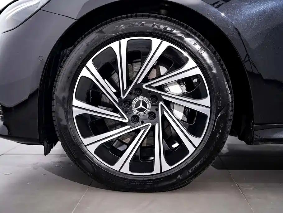 Mercedes-Benz E-Class — миниатюра 12