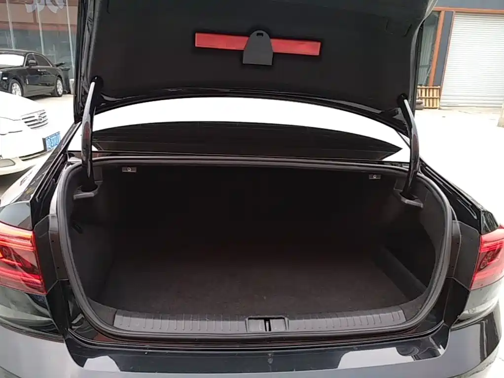 Volkswagen Magotan PHEV — миниатюра 19