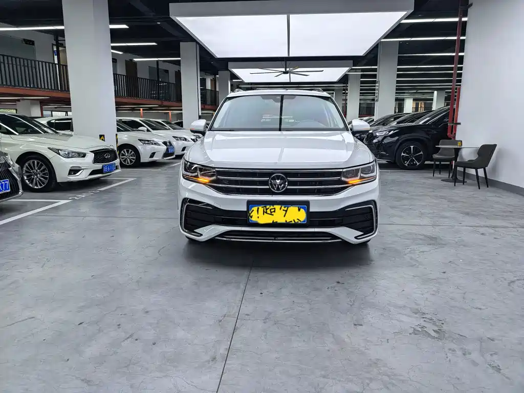 Volkswagen Tiguan L — миниатюра 2