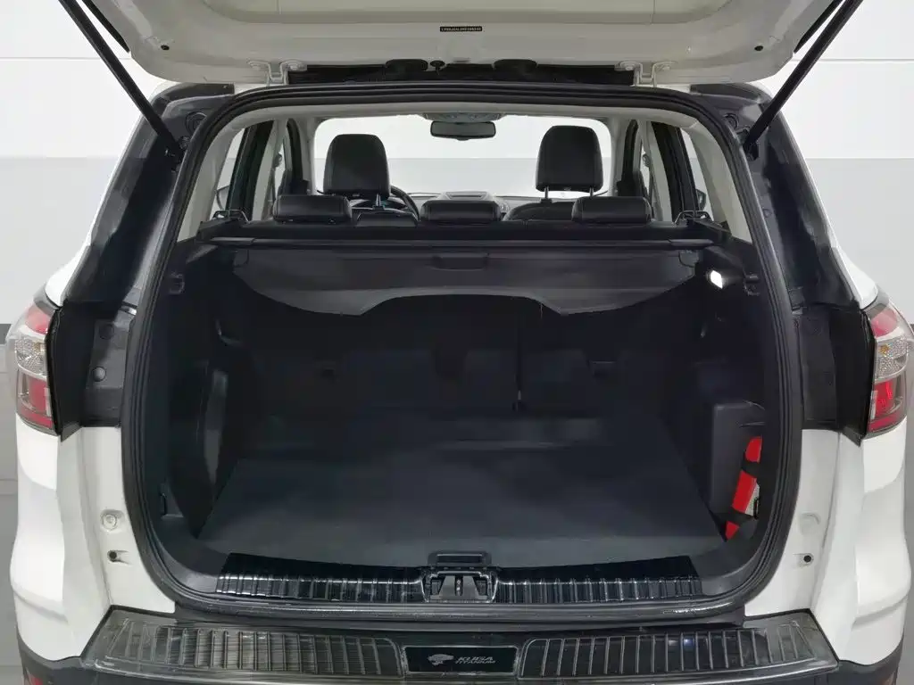 Ford Kuga — миниатюра 16
