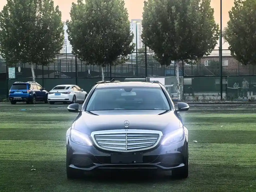 Mercedes-Benz C-Class — миниатюра 2