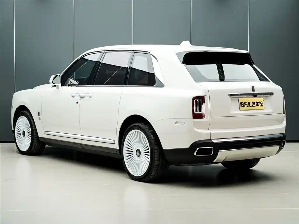 Rolls-Royce Cullinan 2018 мест