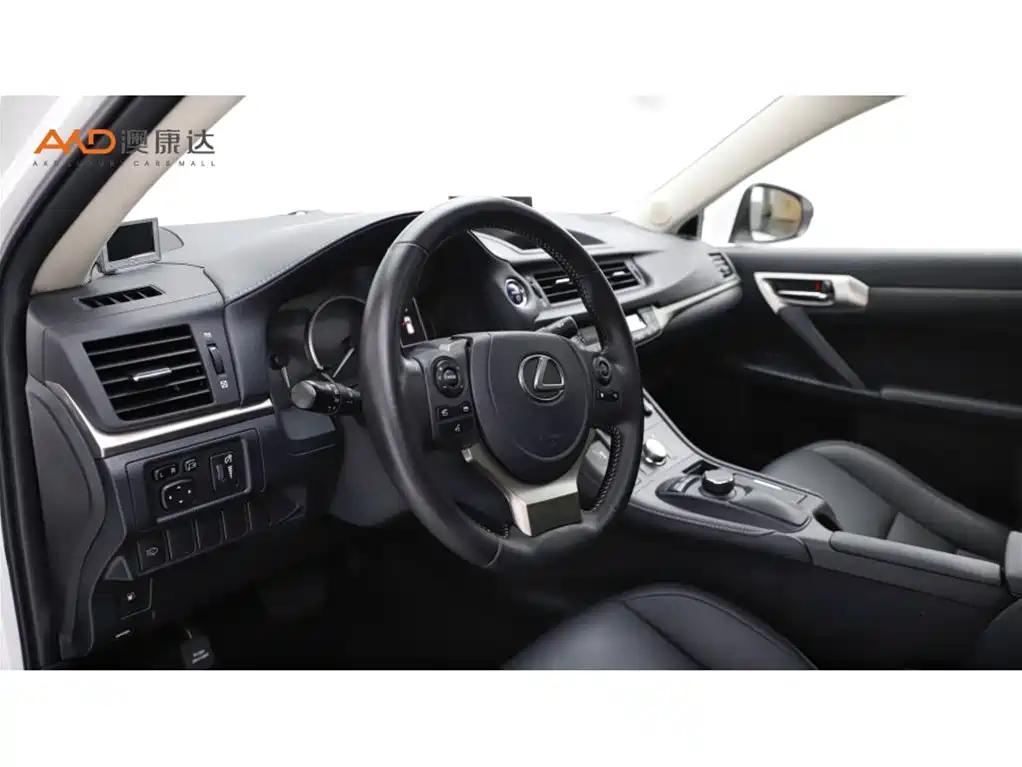 Lexus CT — миниатюра 6