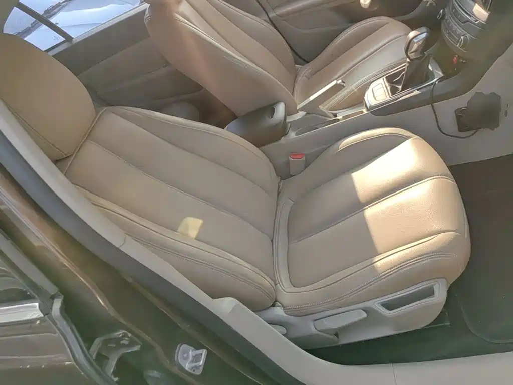 Peugeot 408 — миниатюра 25