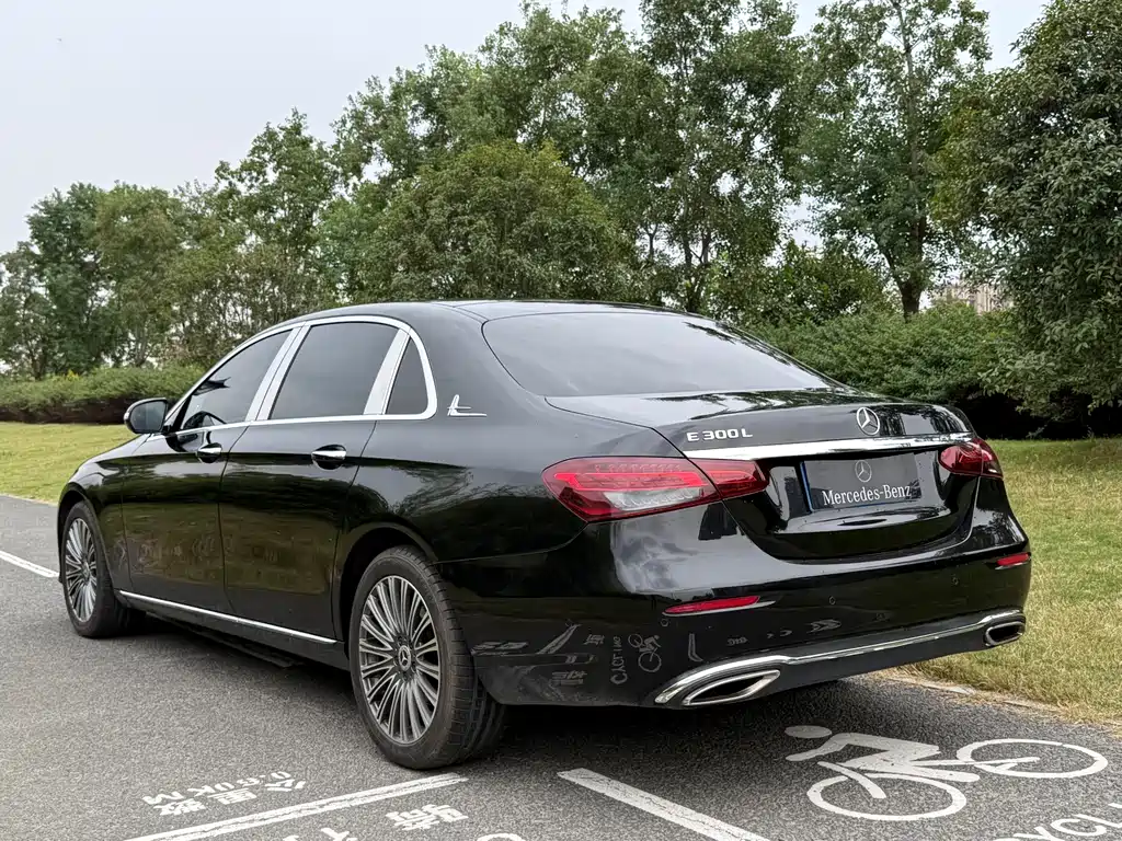 Mercedes-Benz E-Class — миниатюра 8