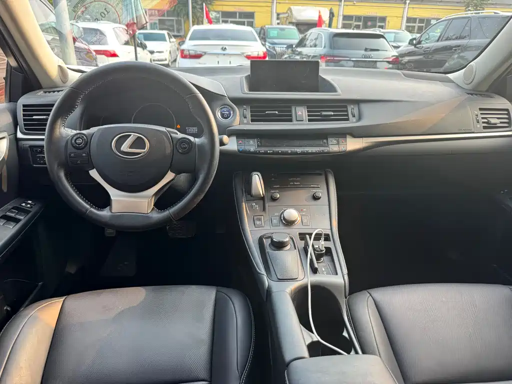 Lexus CT — миниатюра 10