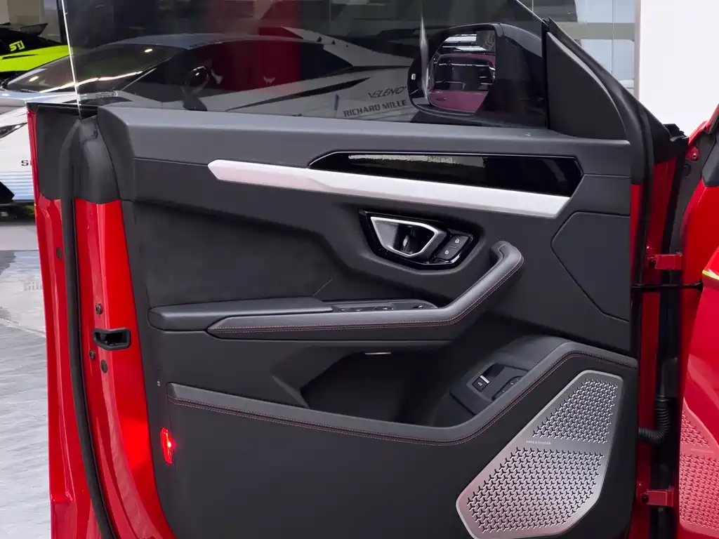 Lamborghini Urus — миниатюра 10