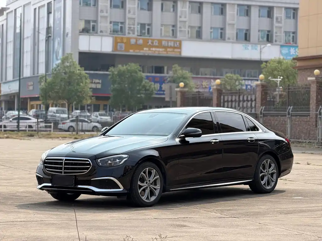 Mercedes-Benz E-Class — миниатюра 2