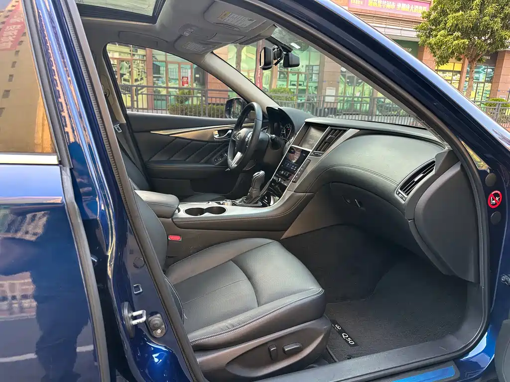 INFINITI Q50L