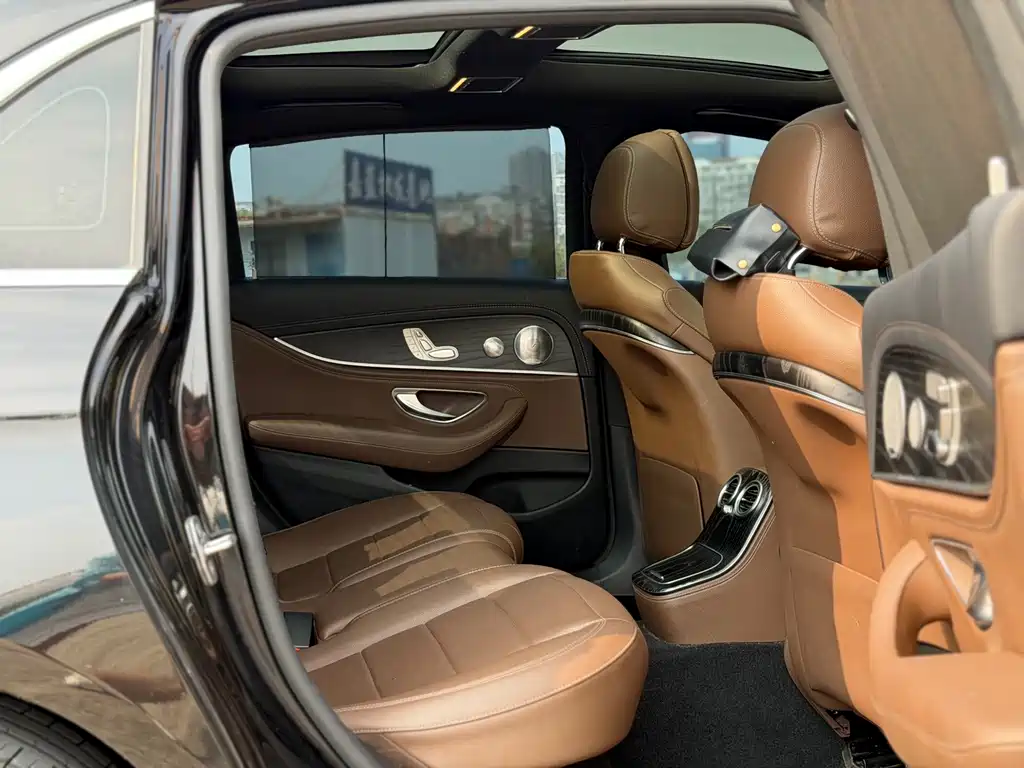 Mercedes-Benz E-Class — миниатюра 12