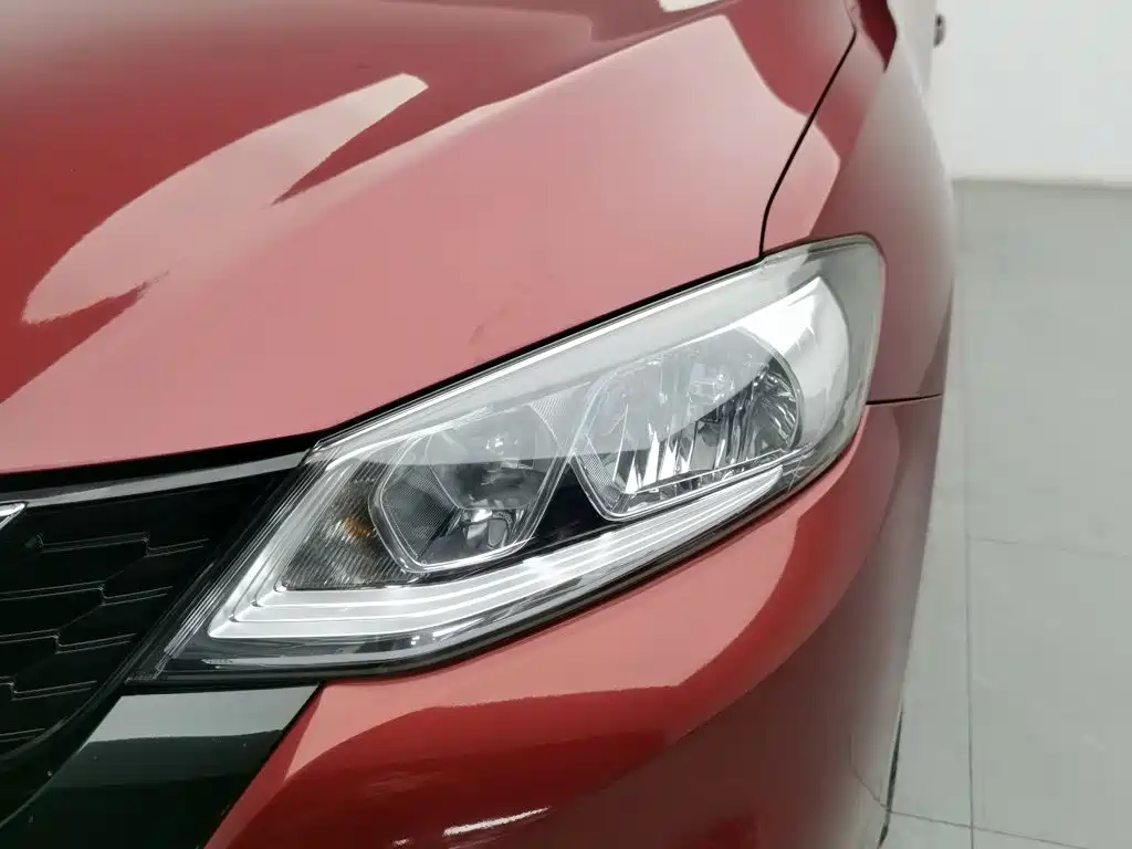 Nissan Tiida — миниатюра 7