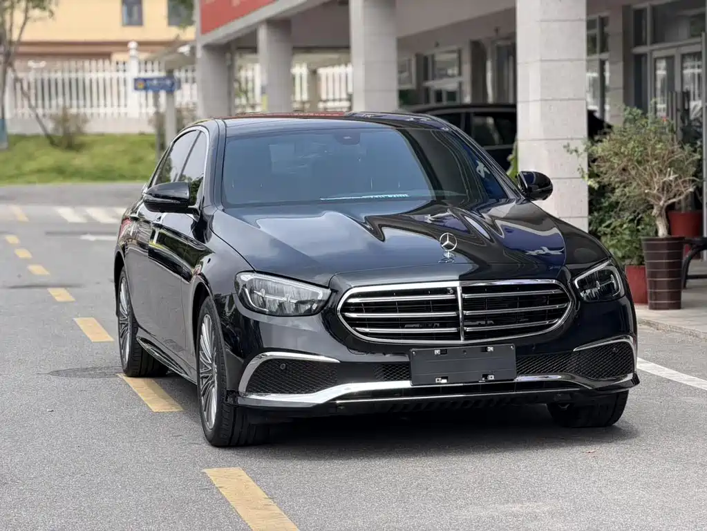 Mercedes-Benz E-Class — миниатюра 11