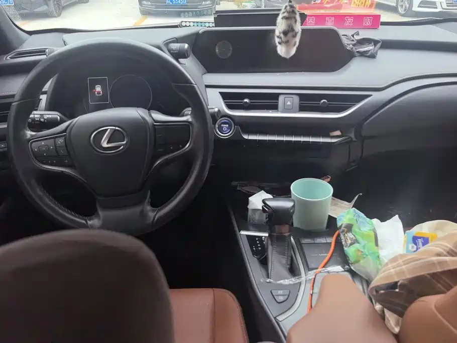 Lexus UX — миниатюра 12