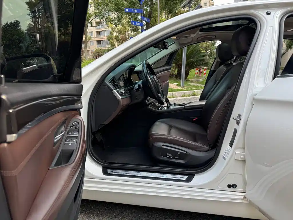 BMW 5 Series — миниатюра 10