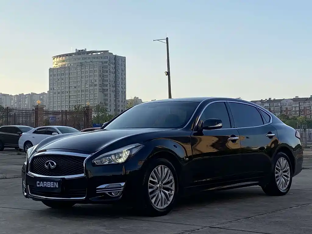 Infiniti Q70