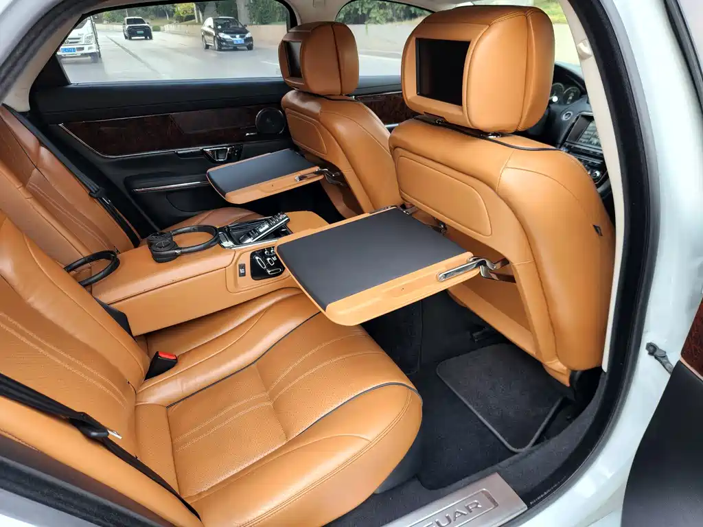 Jaguar XJ — миниатюра 21