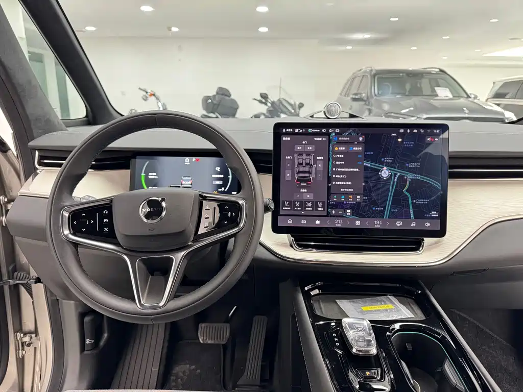 Volvo EM90 — миниатюра 22