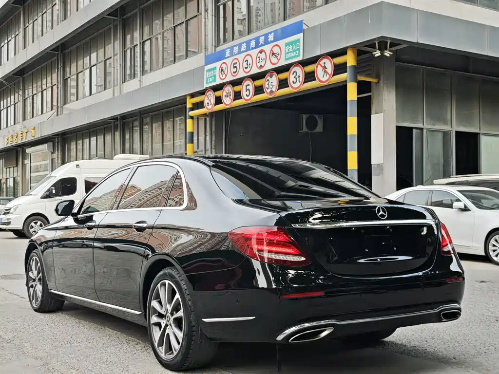 Mercedes-Benz E-Class — миниатюра 9