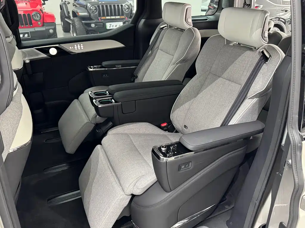 Volvo EM90 — миниатюра 12